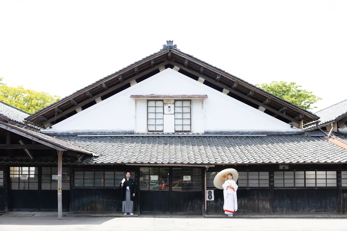 山形 — 白壁の歴史建築